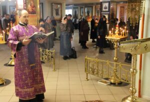 Пост в церкви 2024. Храм христа спасителя патриарший трон. Великий пост. Канон андрея критского в храме христа спасителя. Пост в церкви 2024.